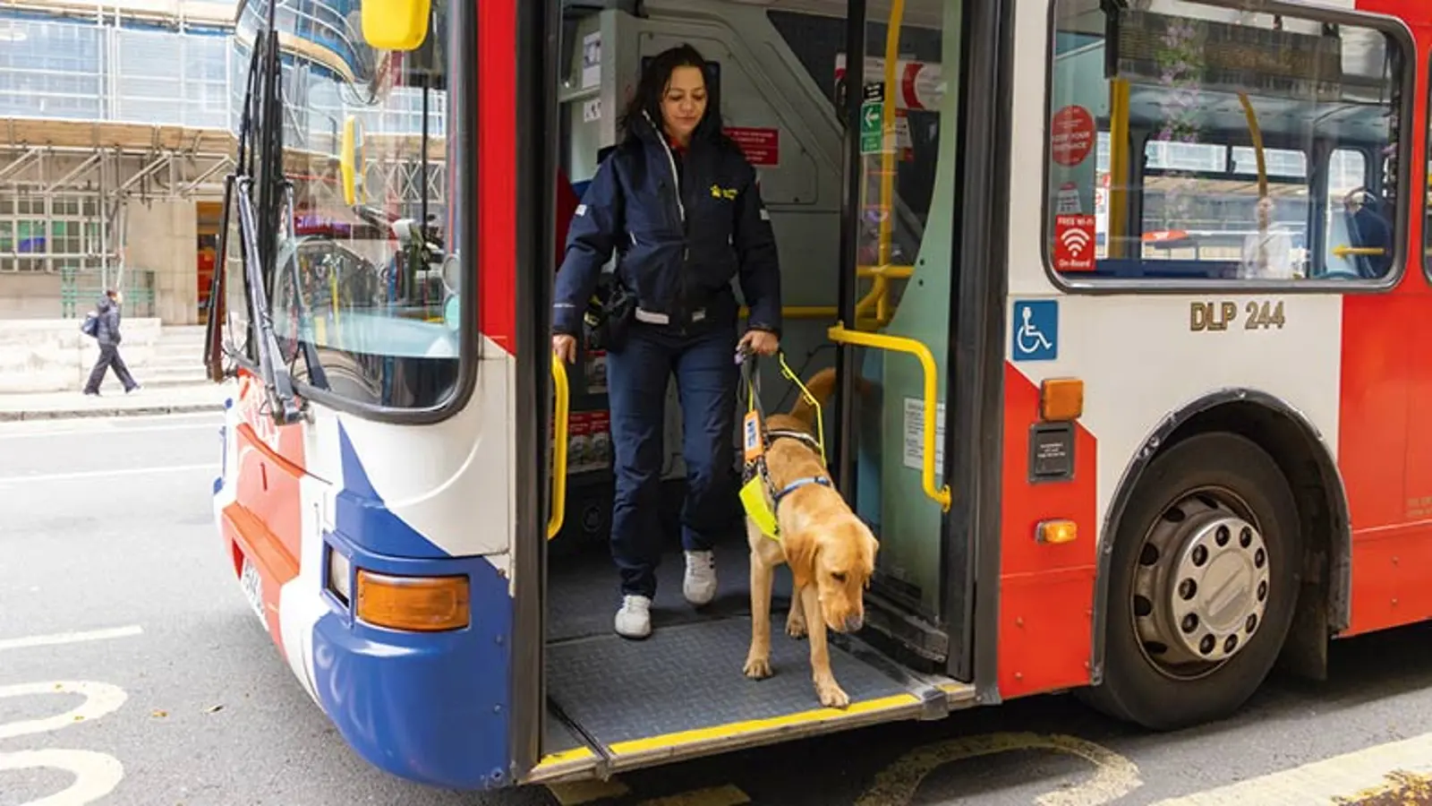 Albus and trainer Zoe getting off the bus