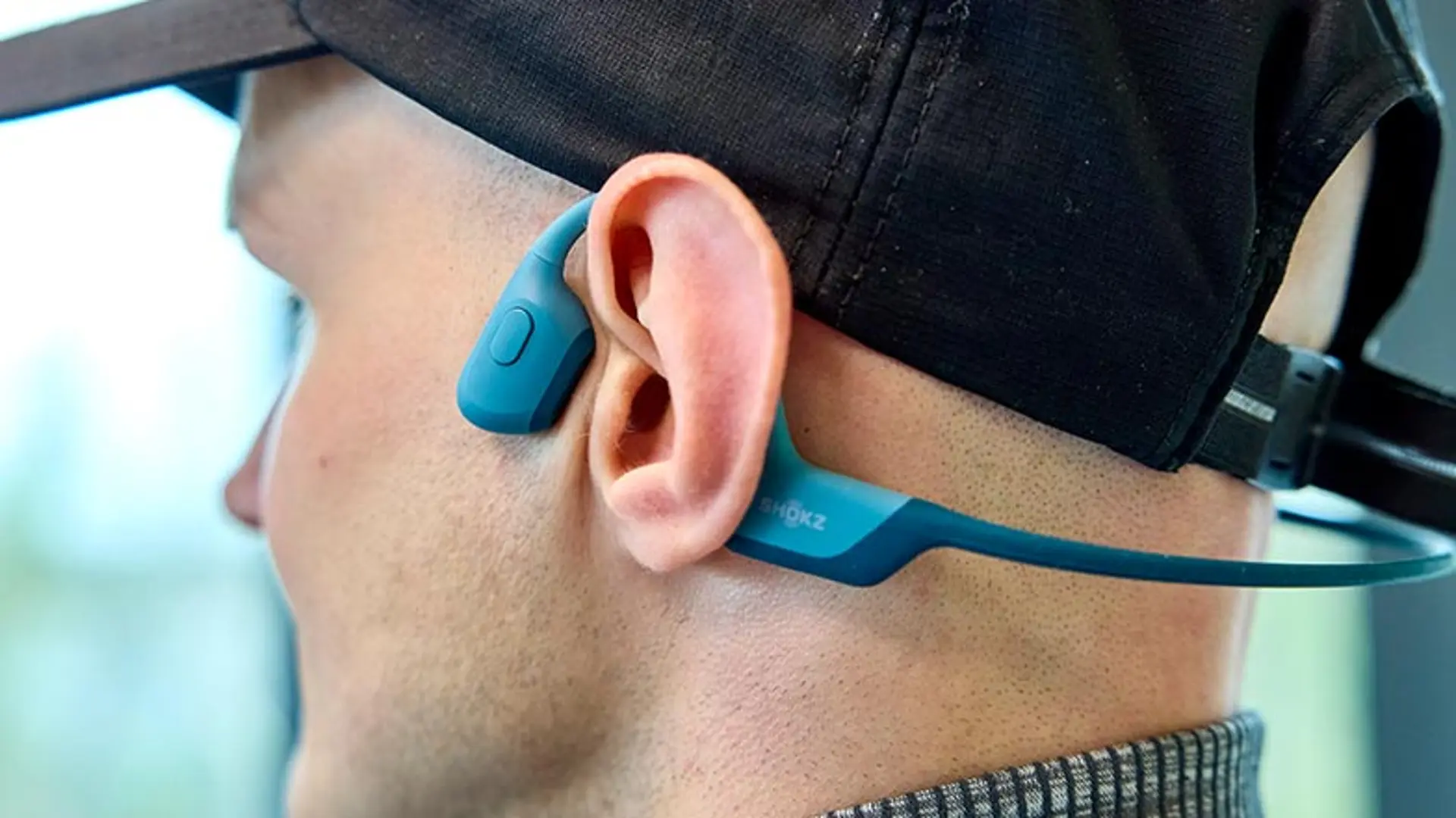 A man wearing a pair of bone conducting headphones