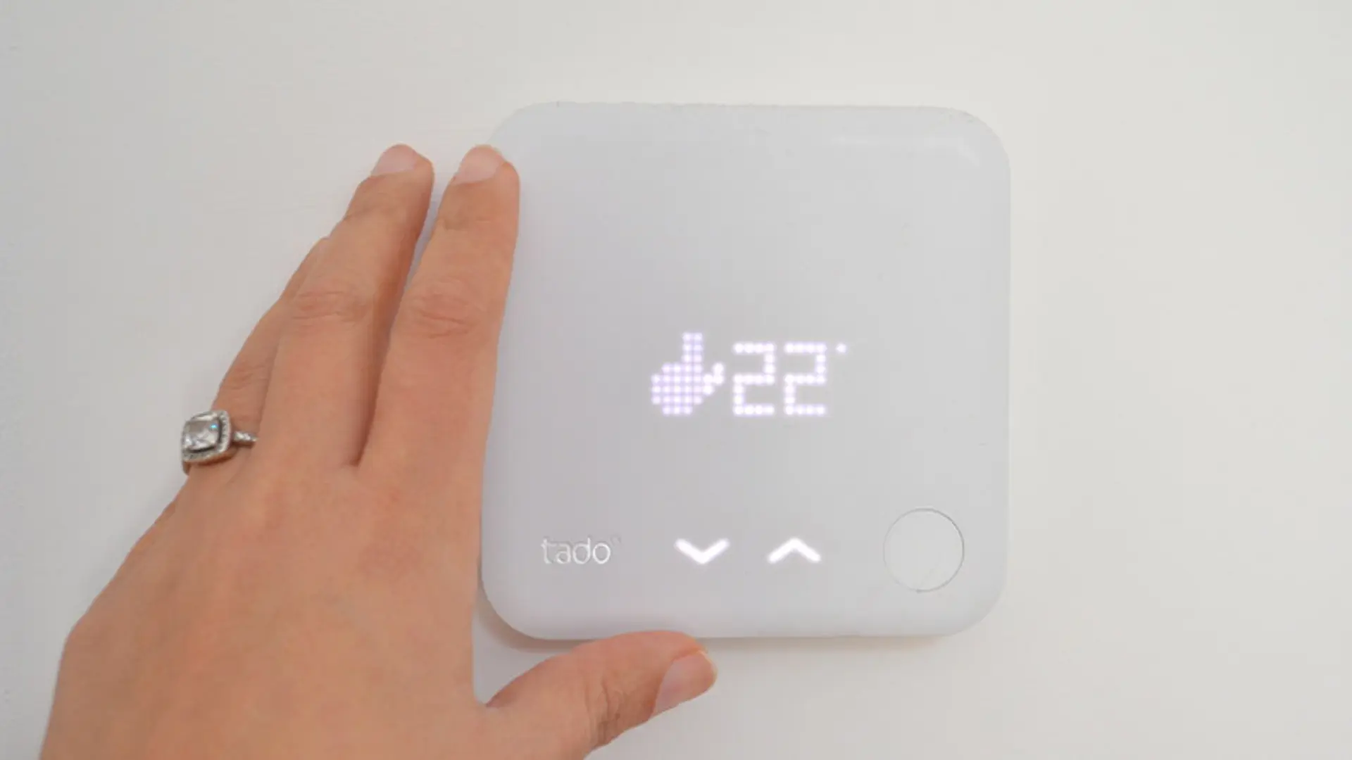product image of a tado thermostat
