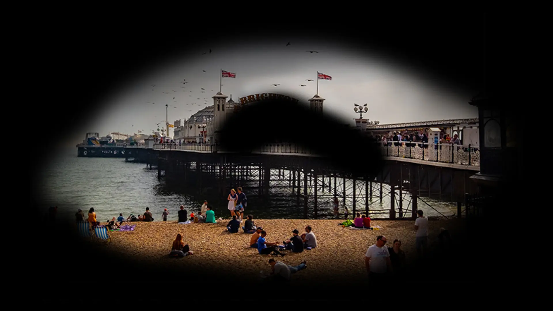Brighton pier and seafront as seen by someone with glaucoma.